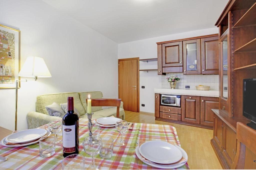 Apartament Bricola Biennale